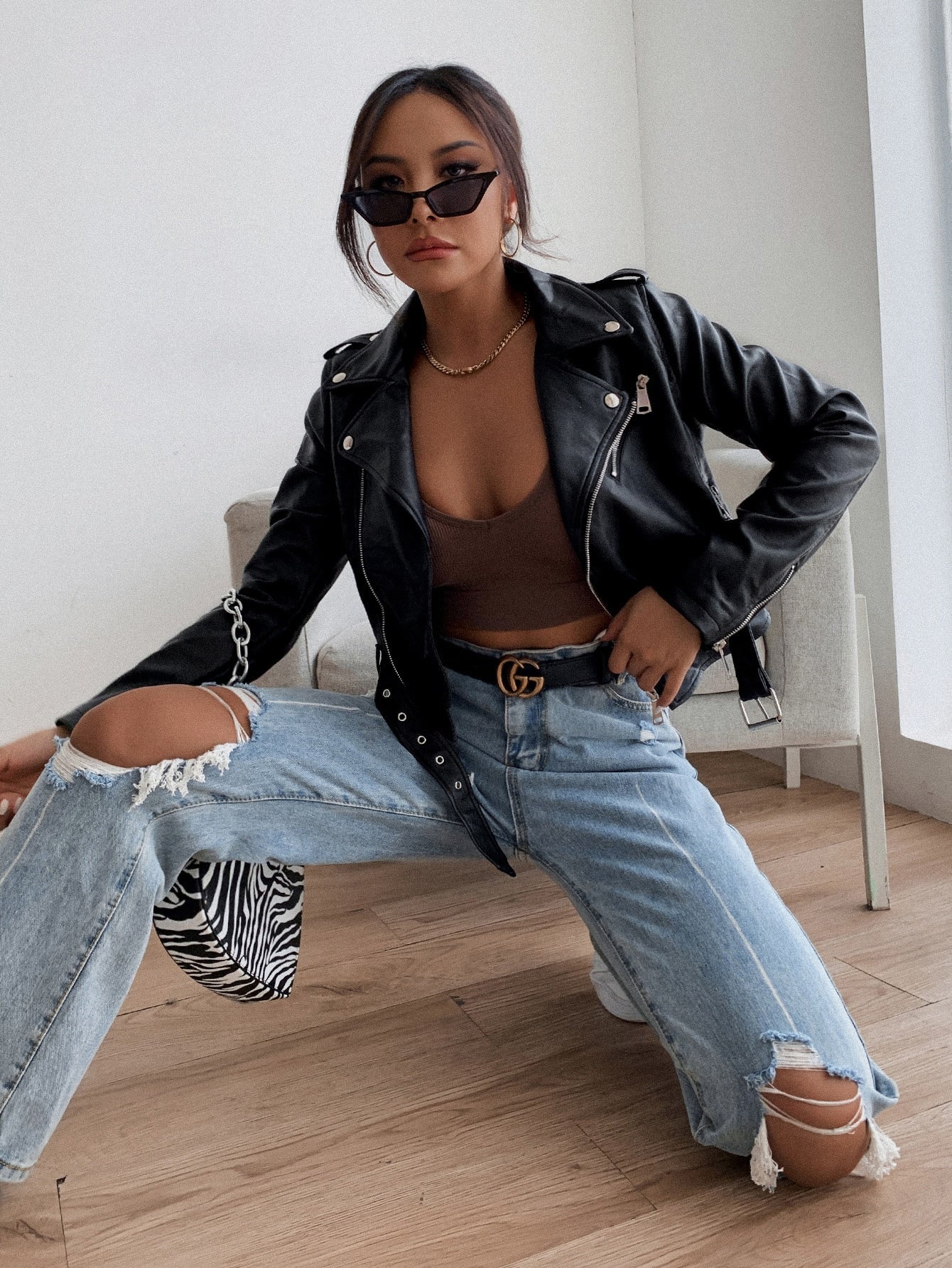 Leder Jacke mit eingekerbtem Kragen, Reißverschluss vorne und Gürtel