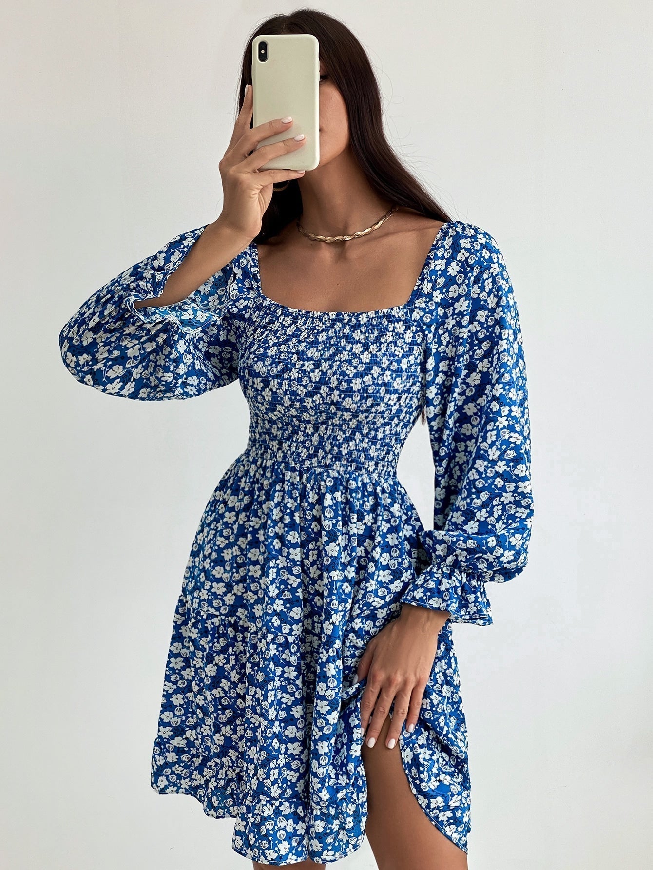 Gerafftes Kleid mit Blümchen Muster, Volant Ärmeln