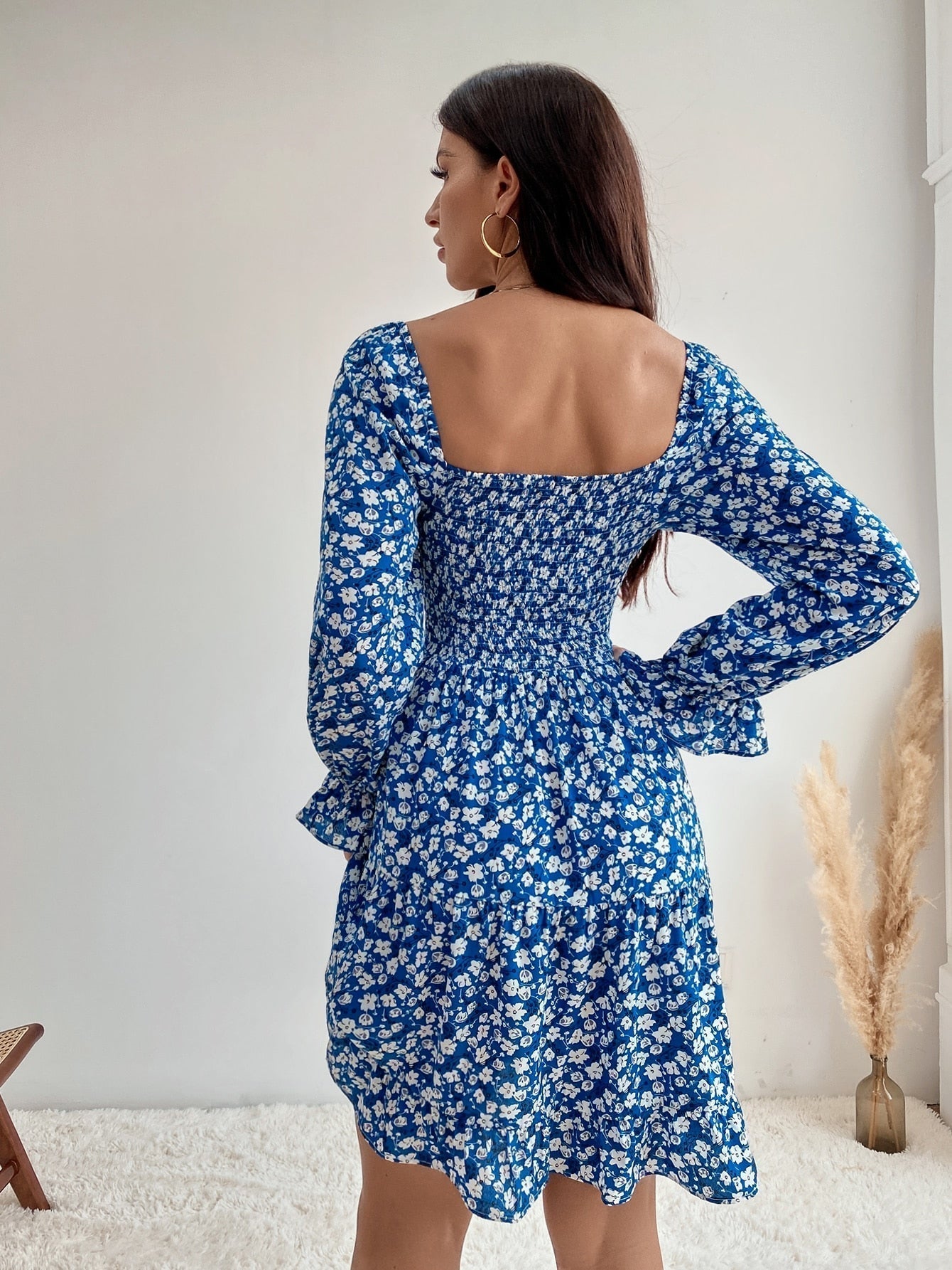 Gerafftes Kleid mit Blümchen Muster, Volant Ärmeln