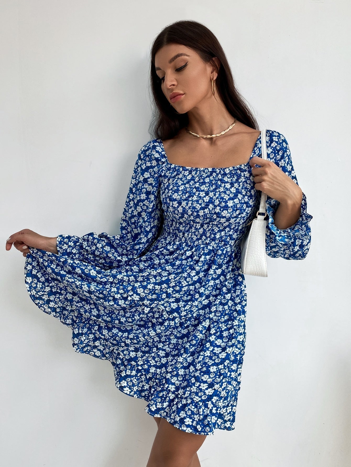 Gerafftes Kleid mit Blümchen Muster, Volant Ärmeln