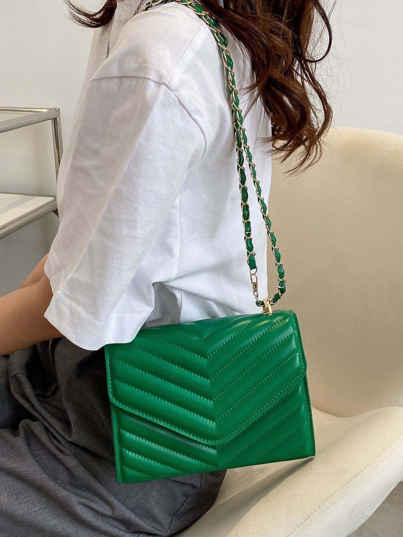 Quadratische Tasche mit Chevron Druckknopf