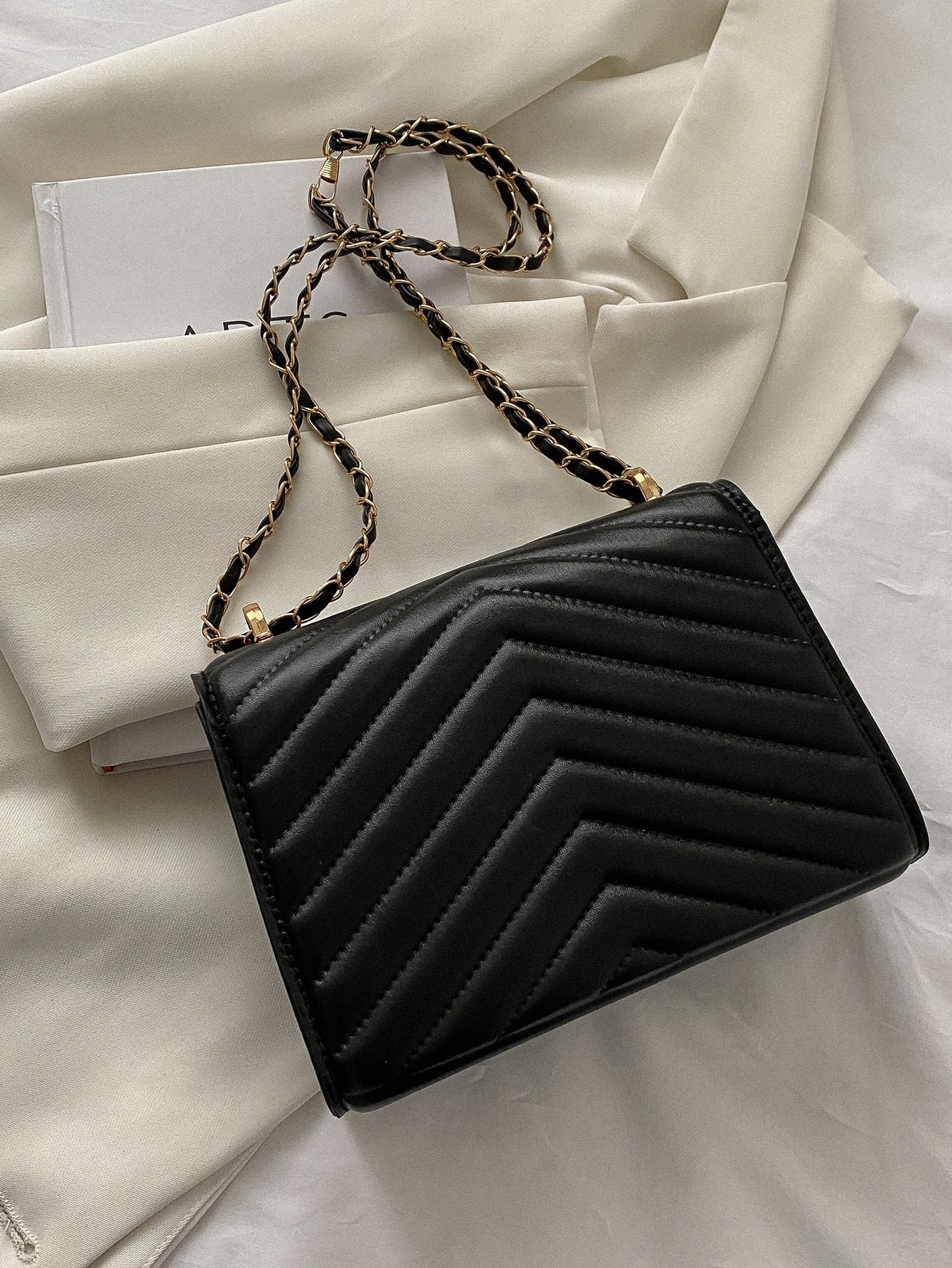 Quadratische Tasche mit Chevron Druckknopf