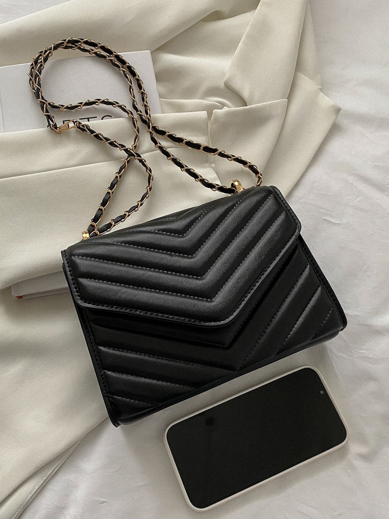 Quadratische Tasche mit Chevron Druckknopf