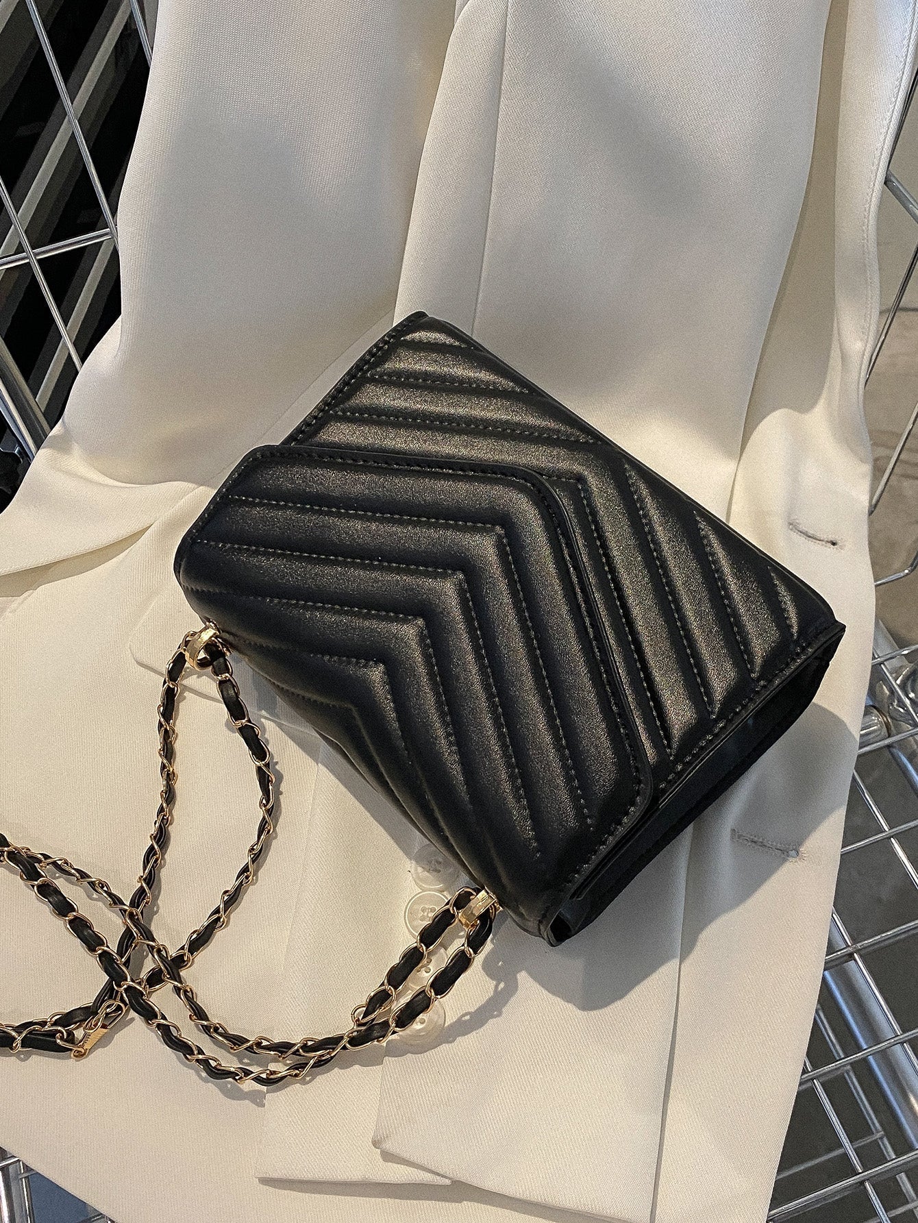 Quadratische Tasche mit Chevron Druckknopf