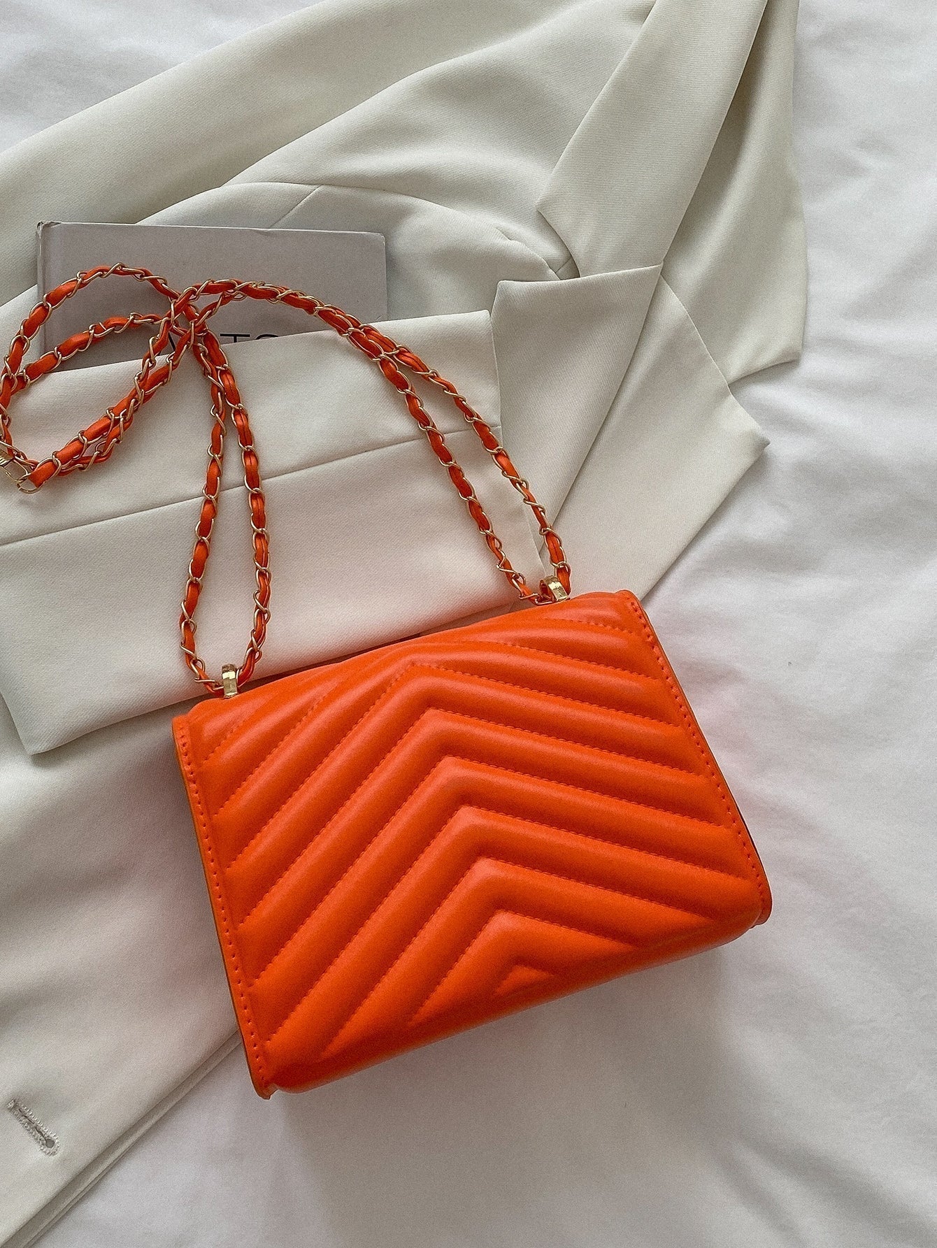 Quadratische Tasche mit Chevron Druckknopf