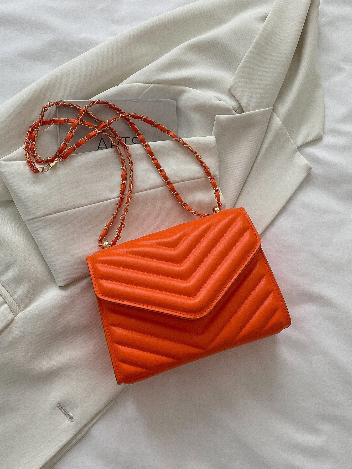 Quadratische Tasche mit Chevron Druckknopf