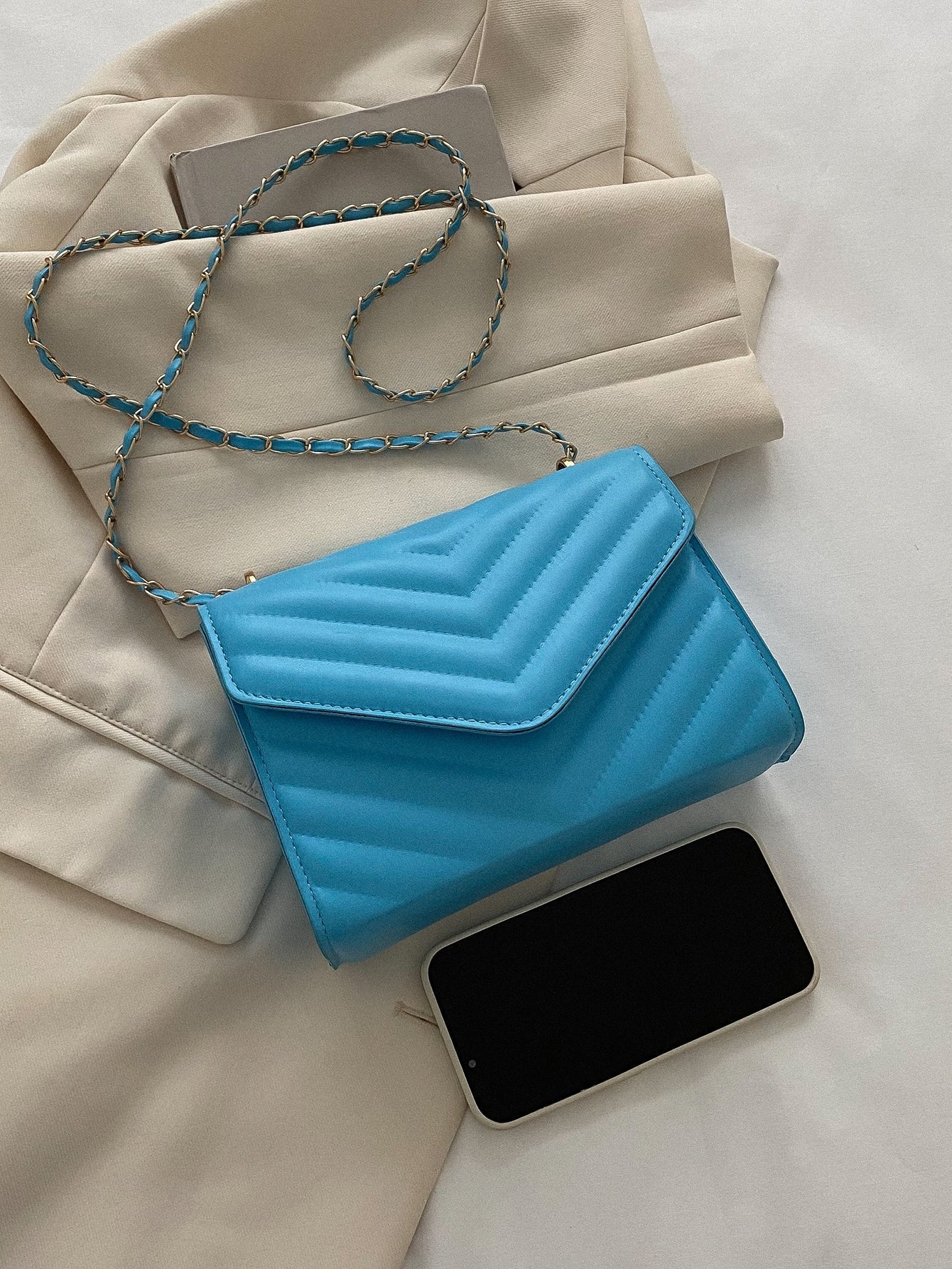 Quadratische Tasche mit Chevron Druckknopf
