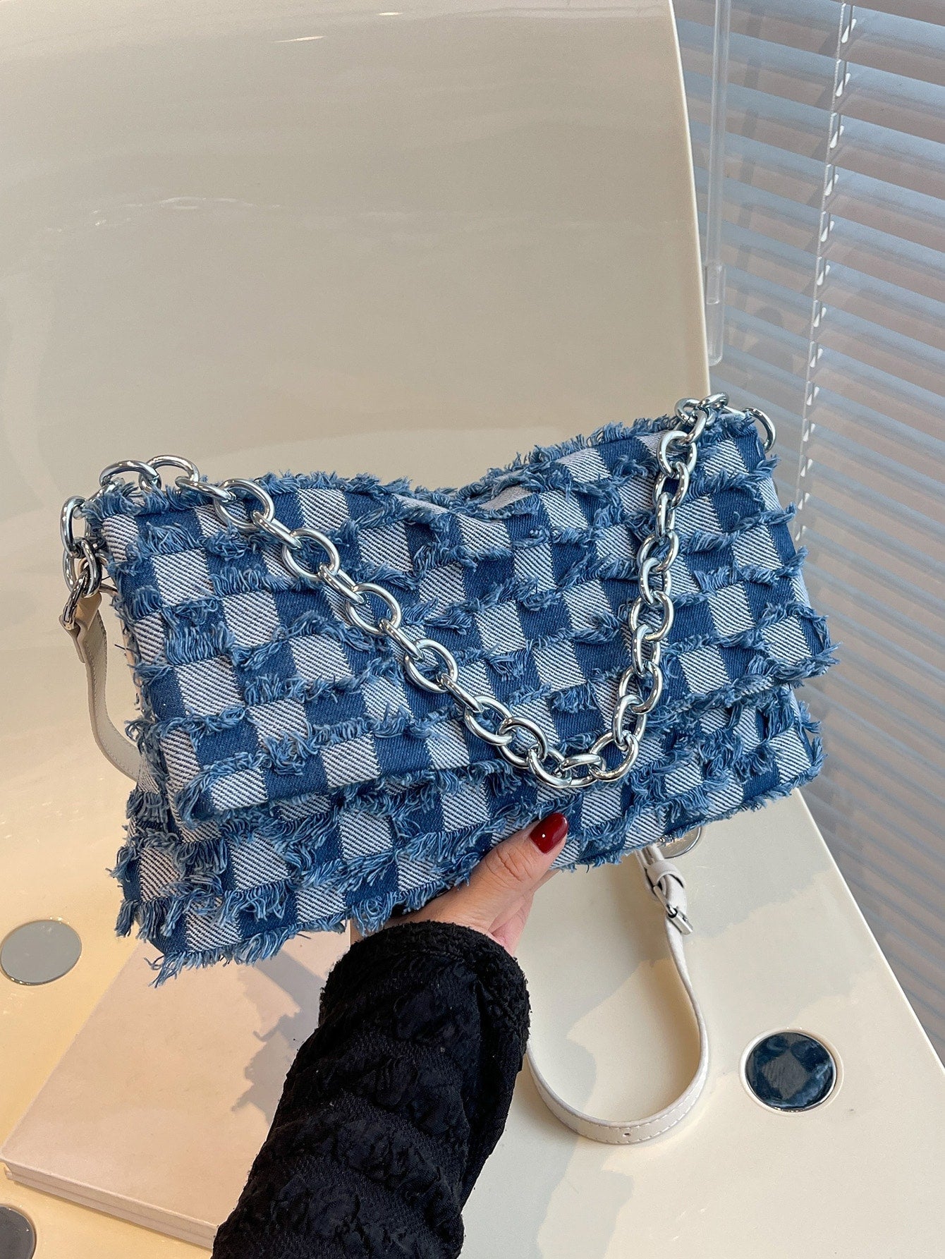 Quadratische Tasche mit Karo Muster