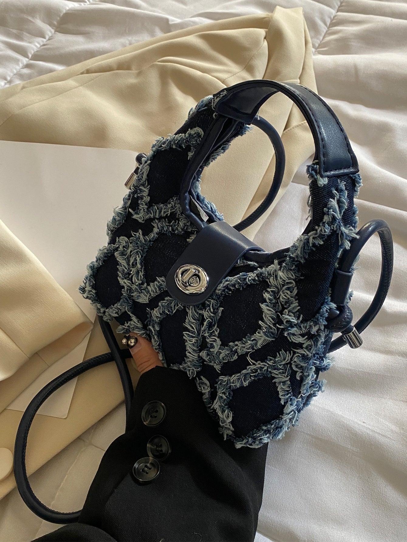 Hobo Tasche mit Mini unbearbeitetem Saum, Drehverschluss