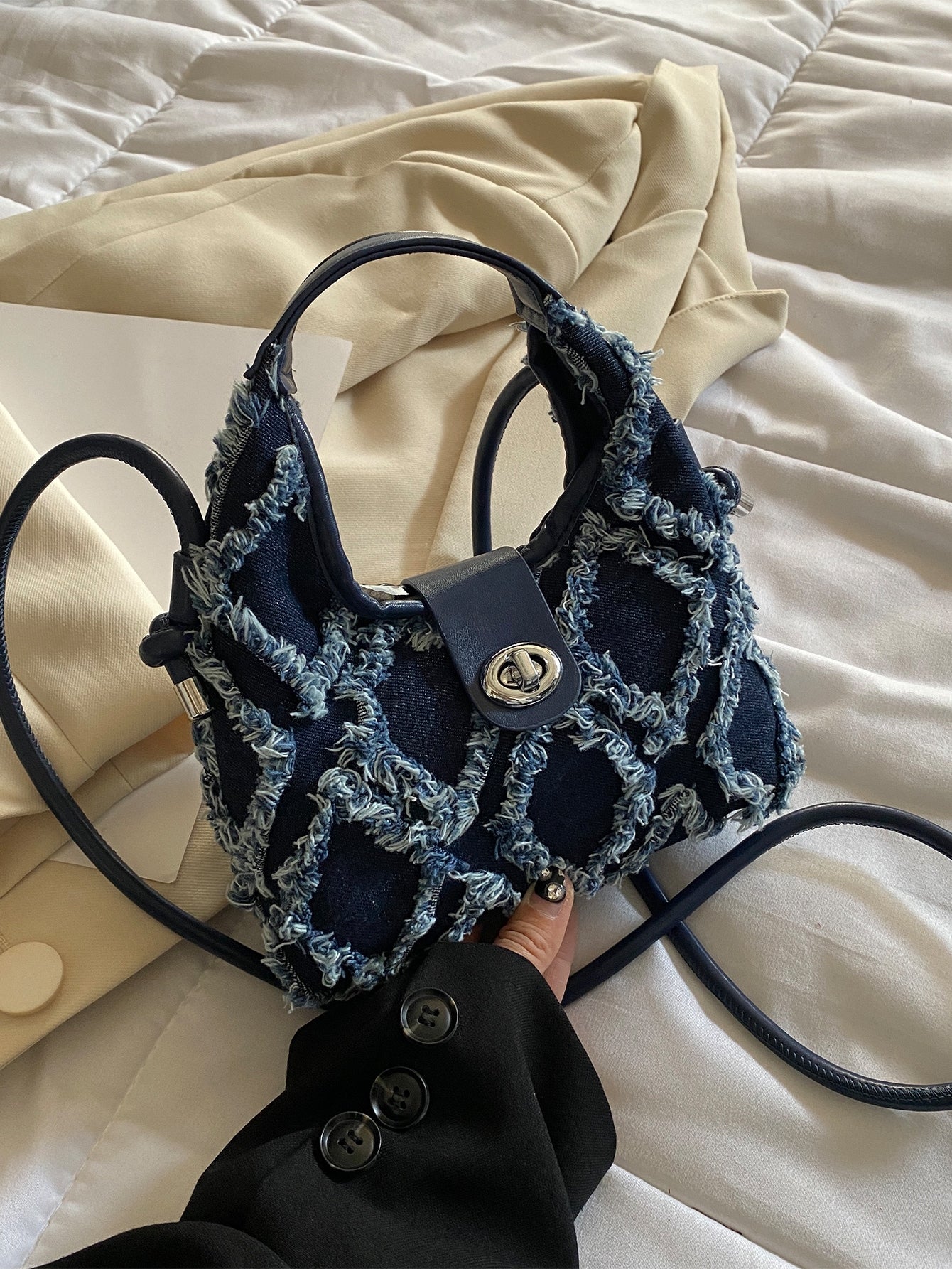 Hobo Tasche mit Mini unbearbeitetem Saum, Drehverschluss