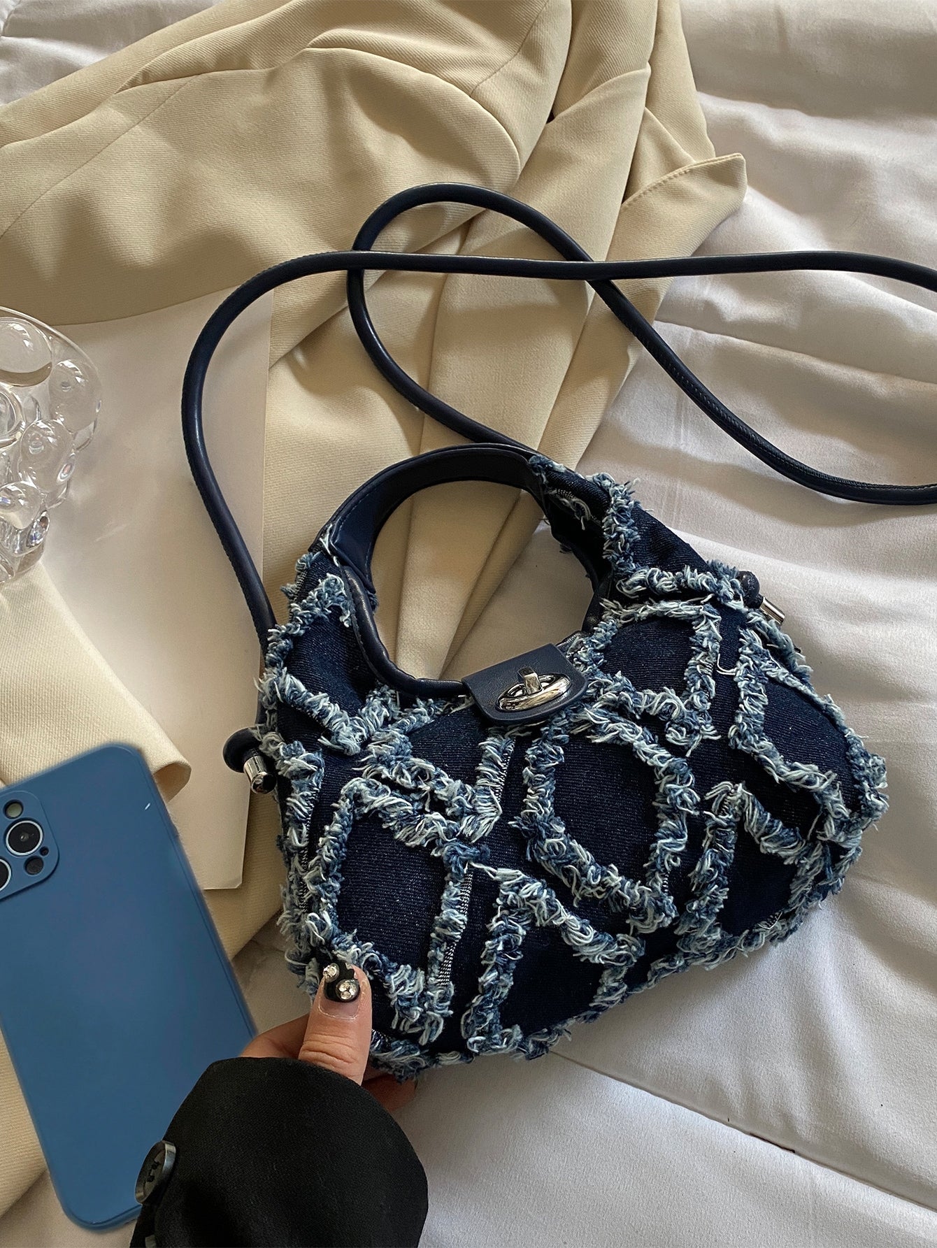 Hobo Tasche mit Mini unbearbeitetem Saum, Drehverschluss