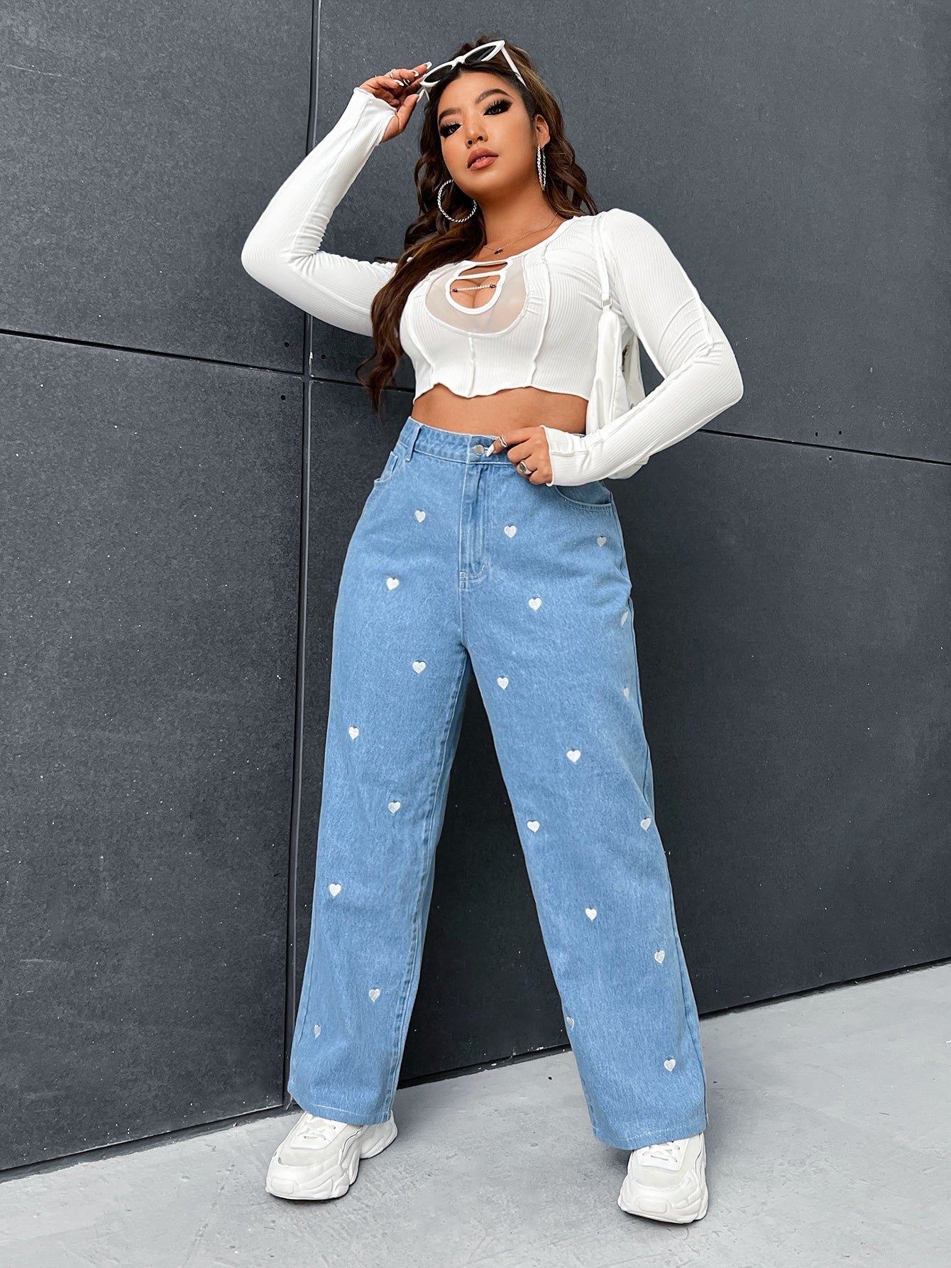 Plussize Jeans mit geradem Beinschnitt, Herz Stickerei