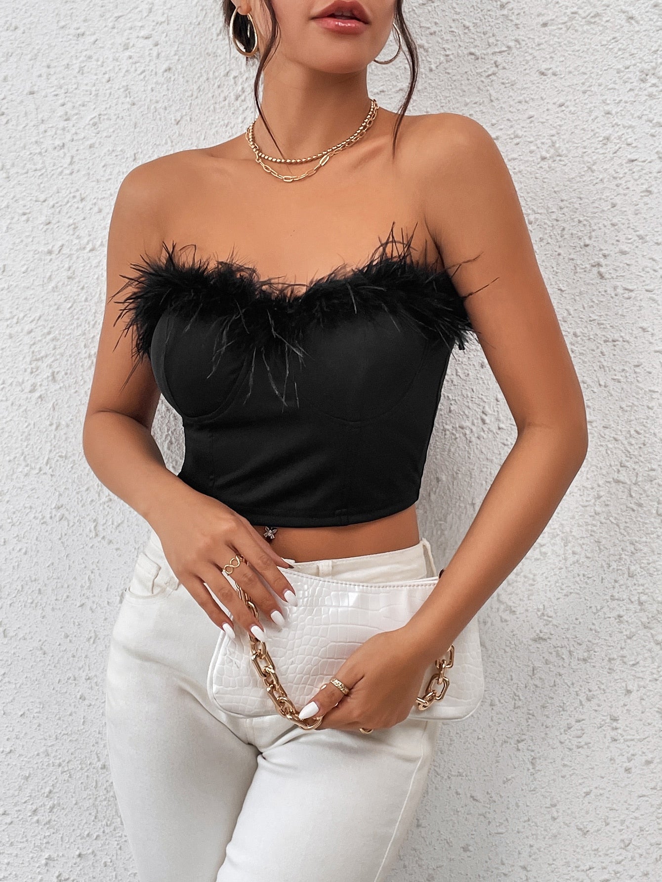 Stück Crop Tube Top mit flaumig Besatz Vollbusiger