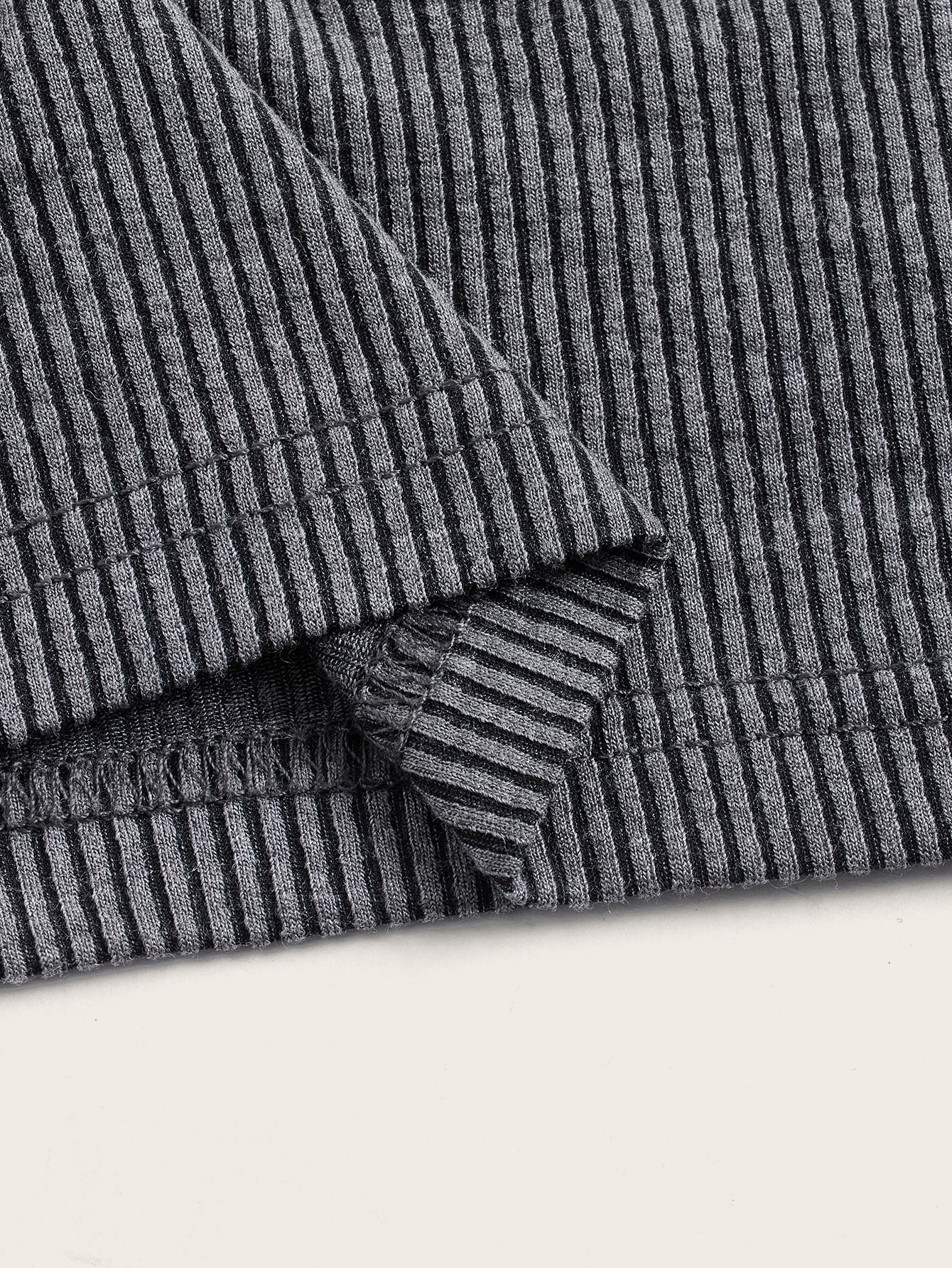 ICON Crop Cami Top mit Buchstabe Flicken Detail