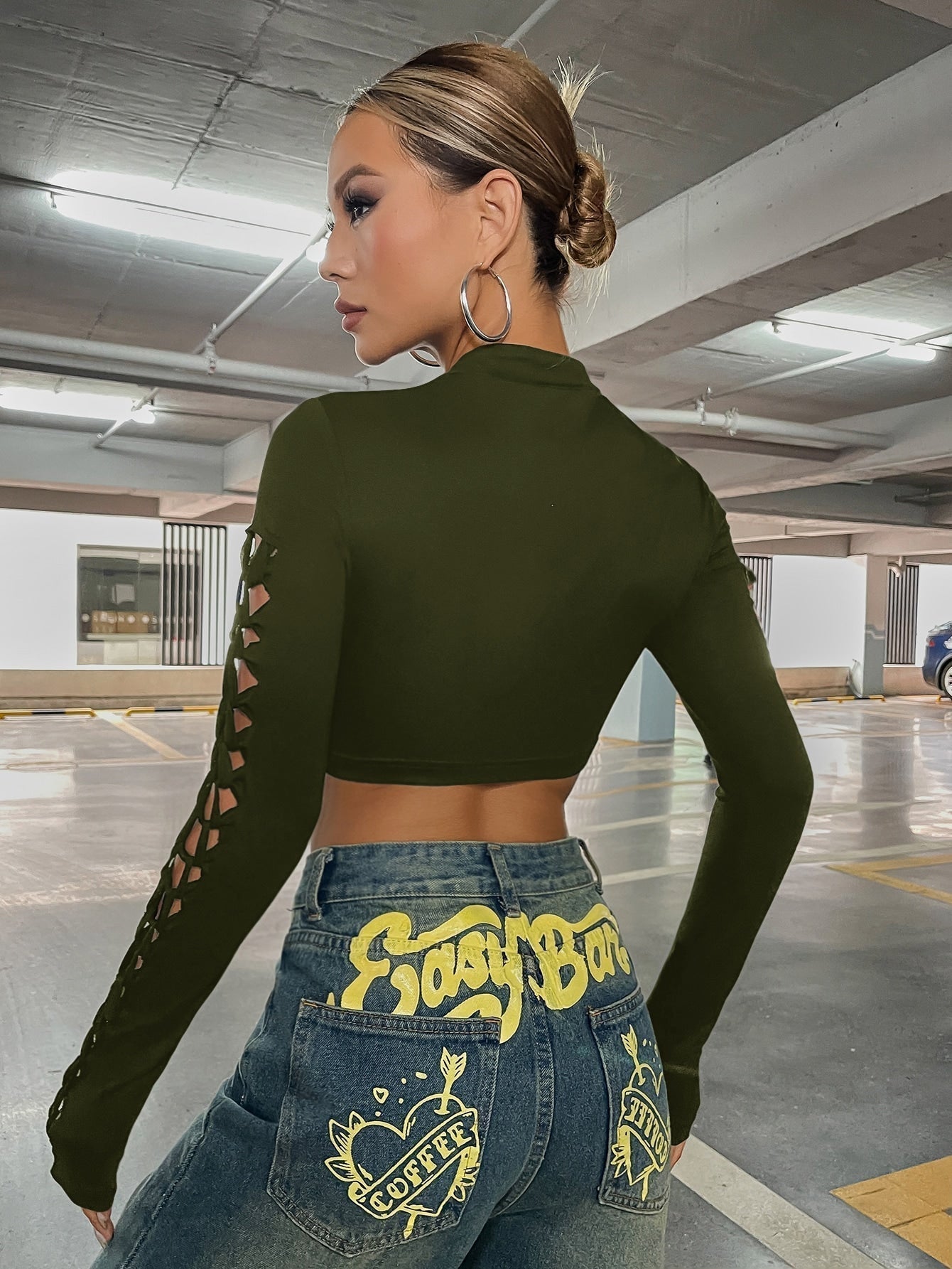 Crop Top mit Ausschnitt, Strumpfband, Detail