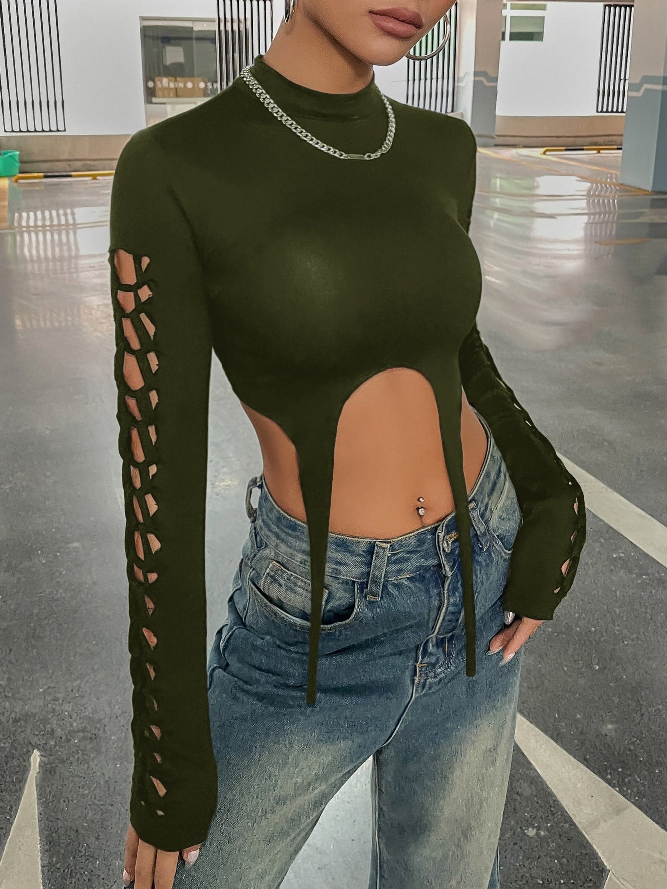 Crop Top mit Ausschnitt, Strumpfband, Detail