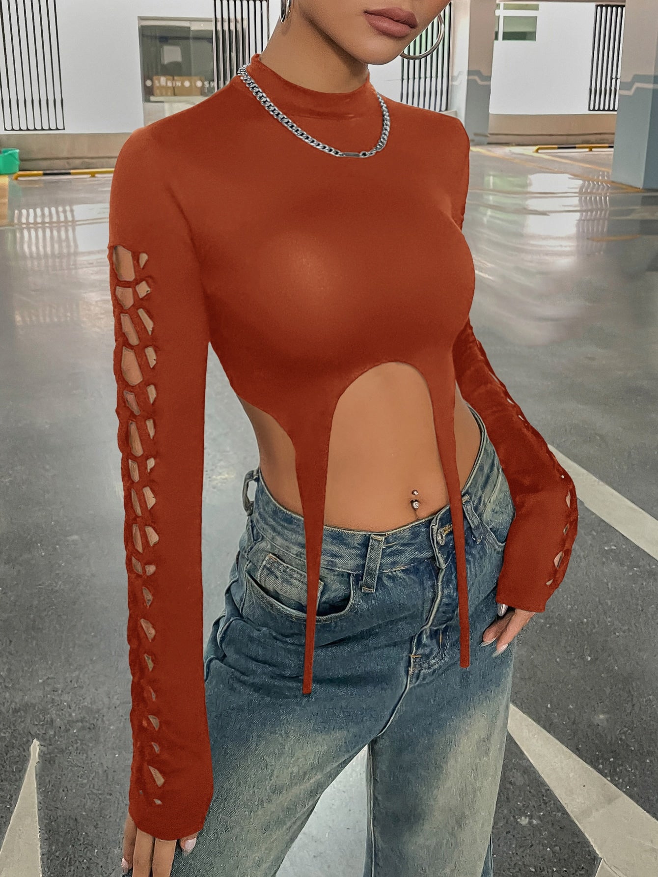 Crop Top mit Ausschnitt, Strumpfband, Detail