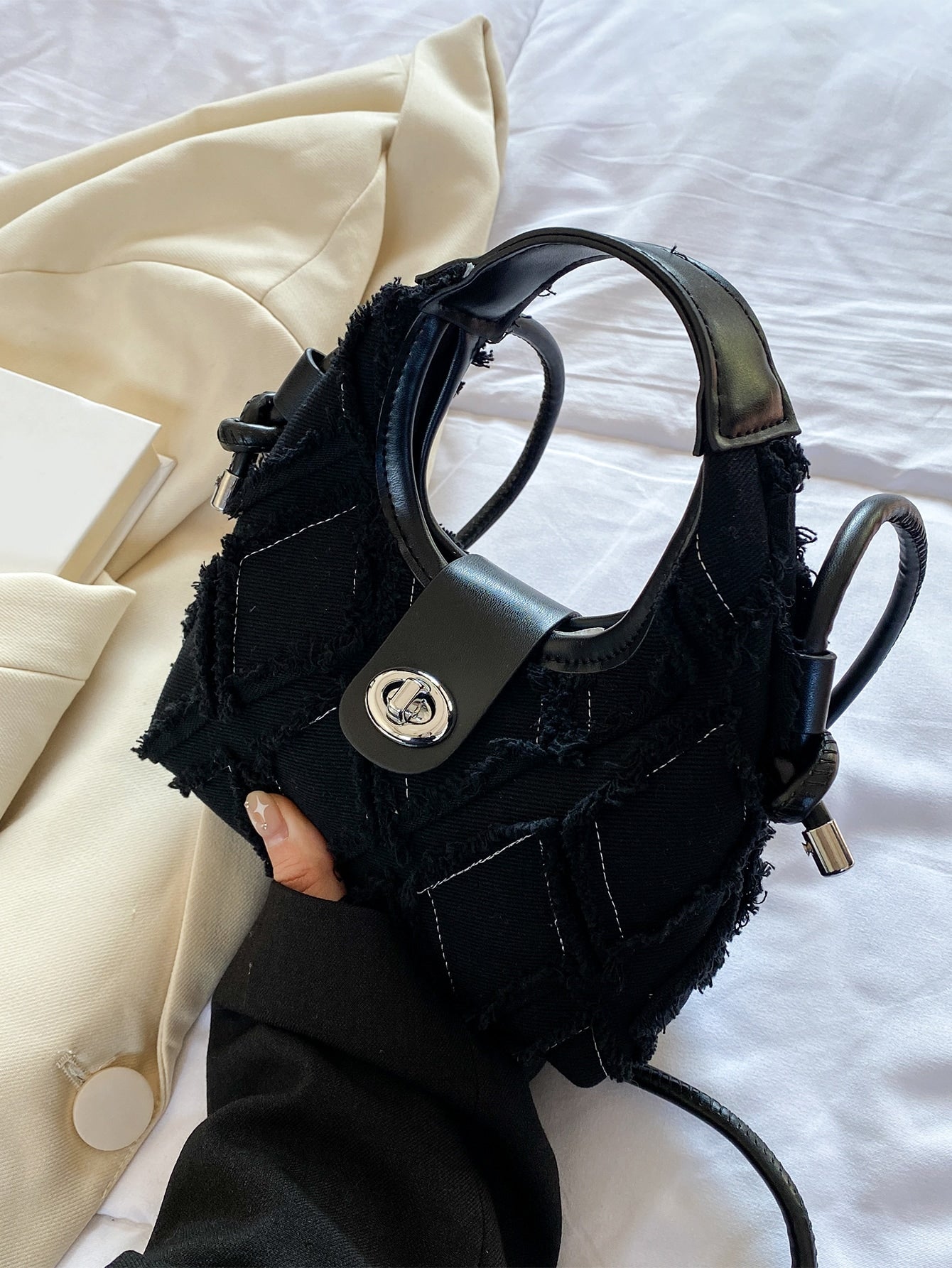 Hobo Tasche mit Mini unbearbeitetem Saum, Drehverschluss