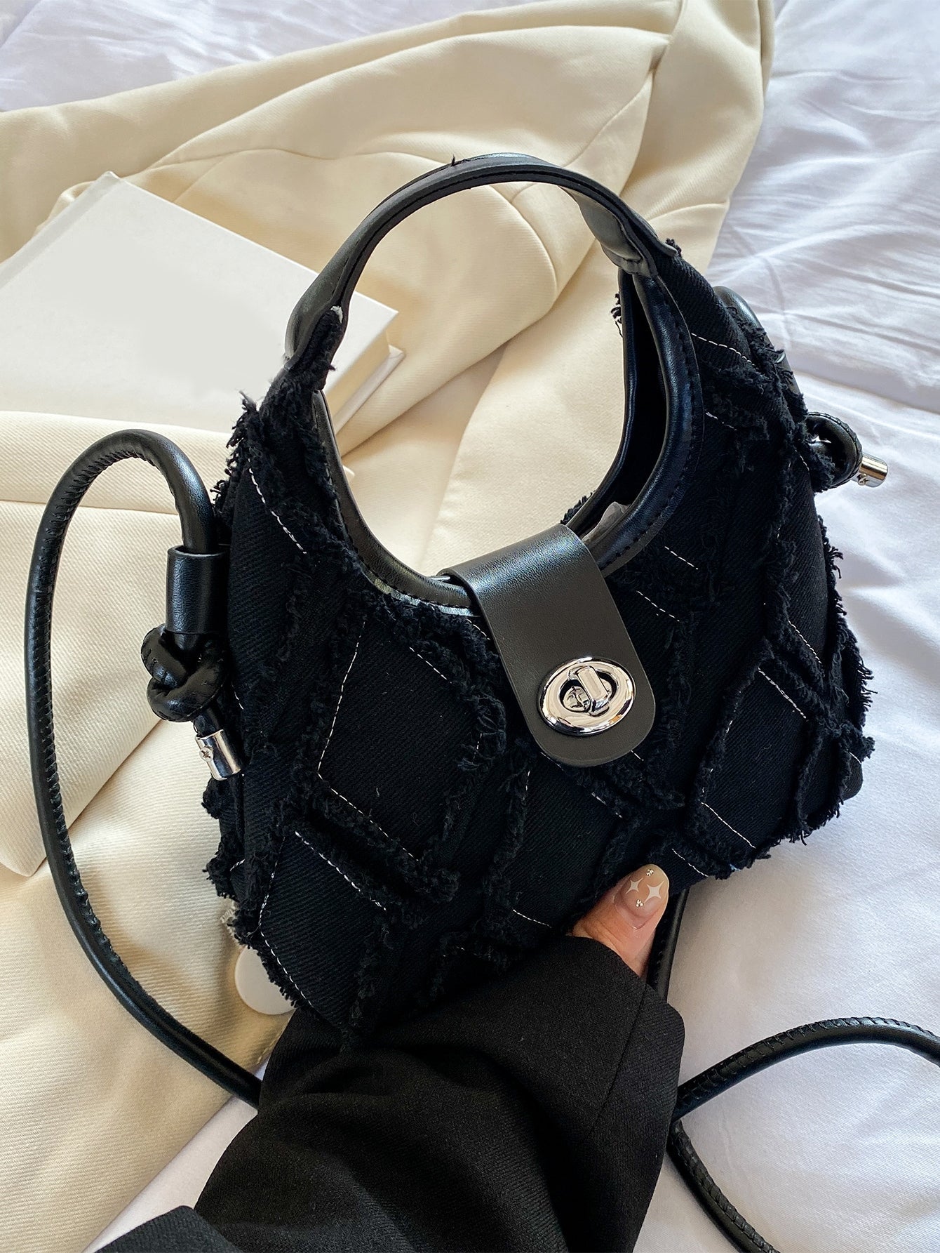 Hobo Tasche mit Mini unbearbeitetem Saum, Drehverschluss