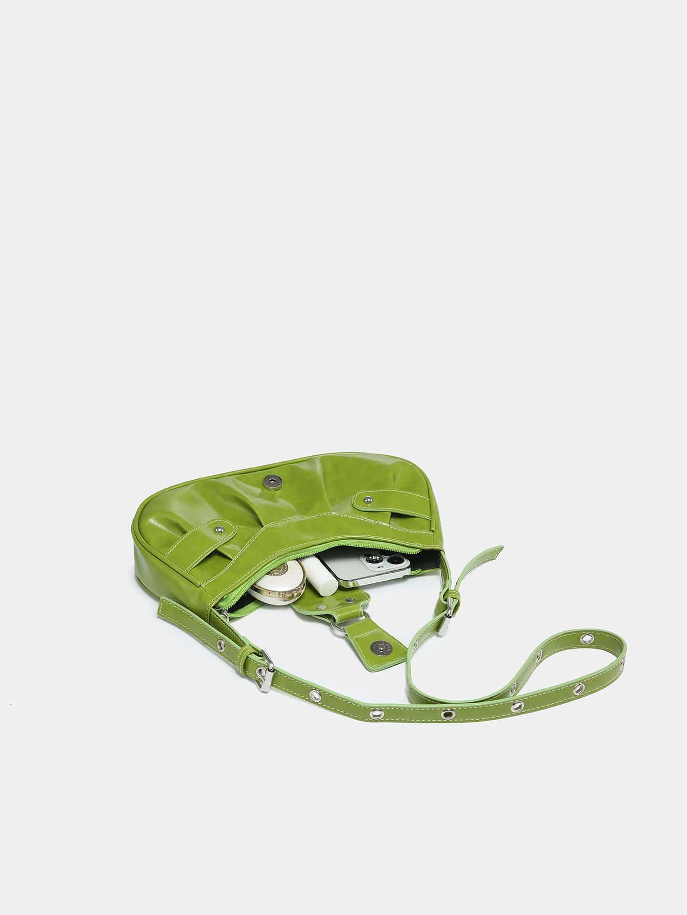 Geraffte Tasche mit Nieten Dekor