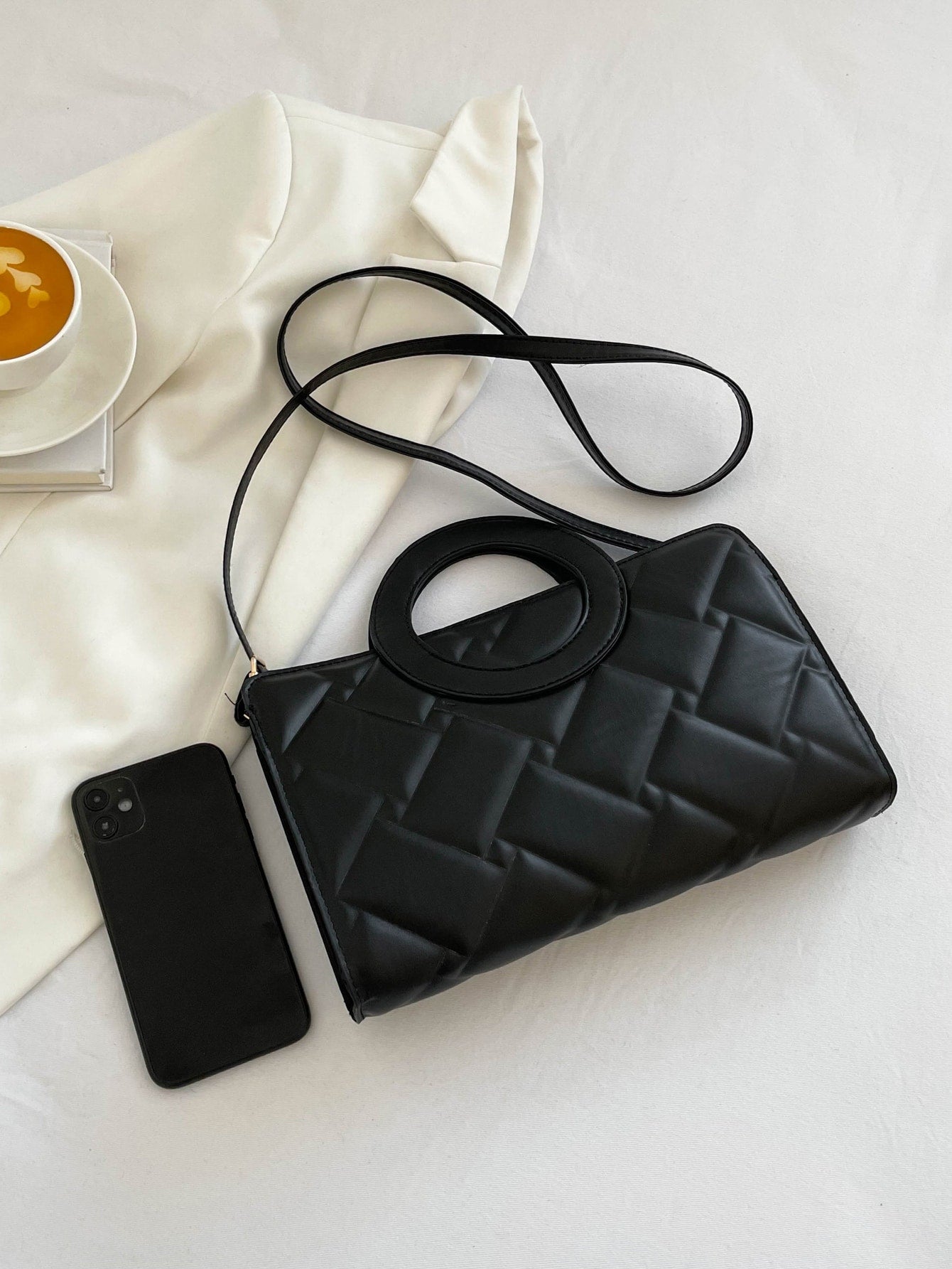 Quadratische Tasche mit metallisch Krokodil Prägung, Ring oben