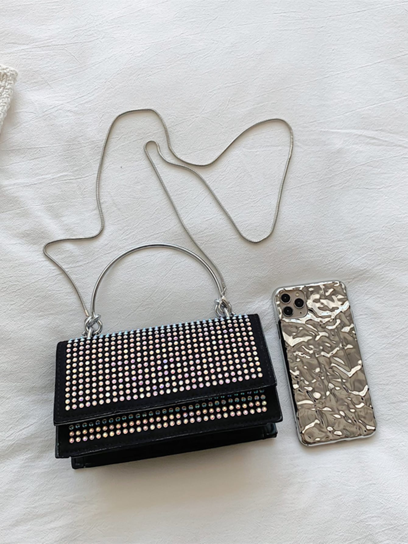Quadratische Tasche mit Mini Nieten Dekor, Kette, Klappe