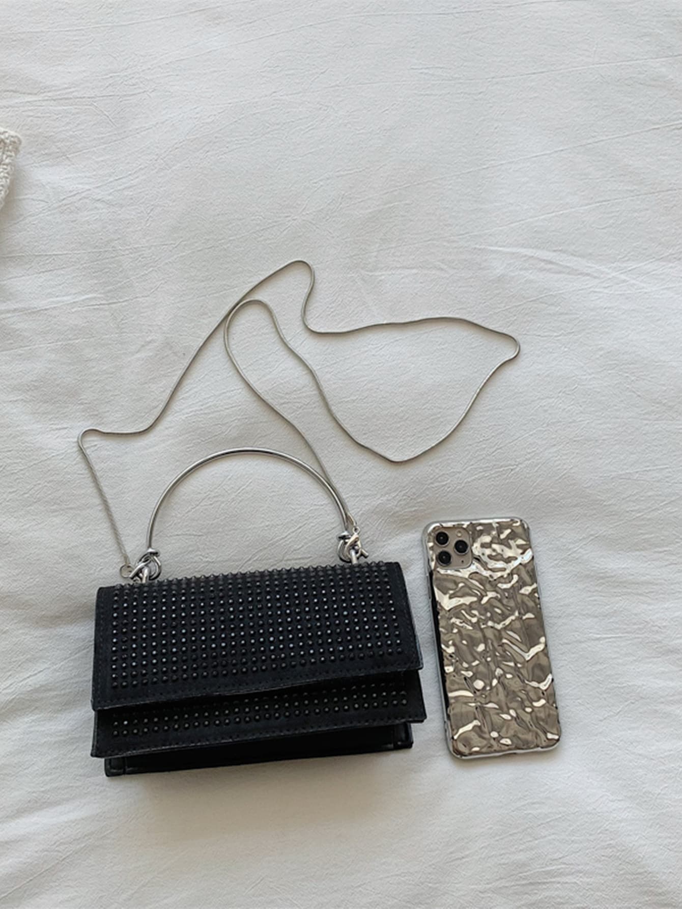 Quadratische Tasche mit Mini Nieten Dekor, Kette, Klappe