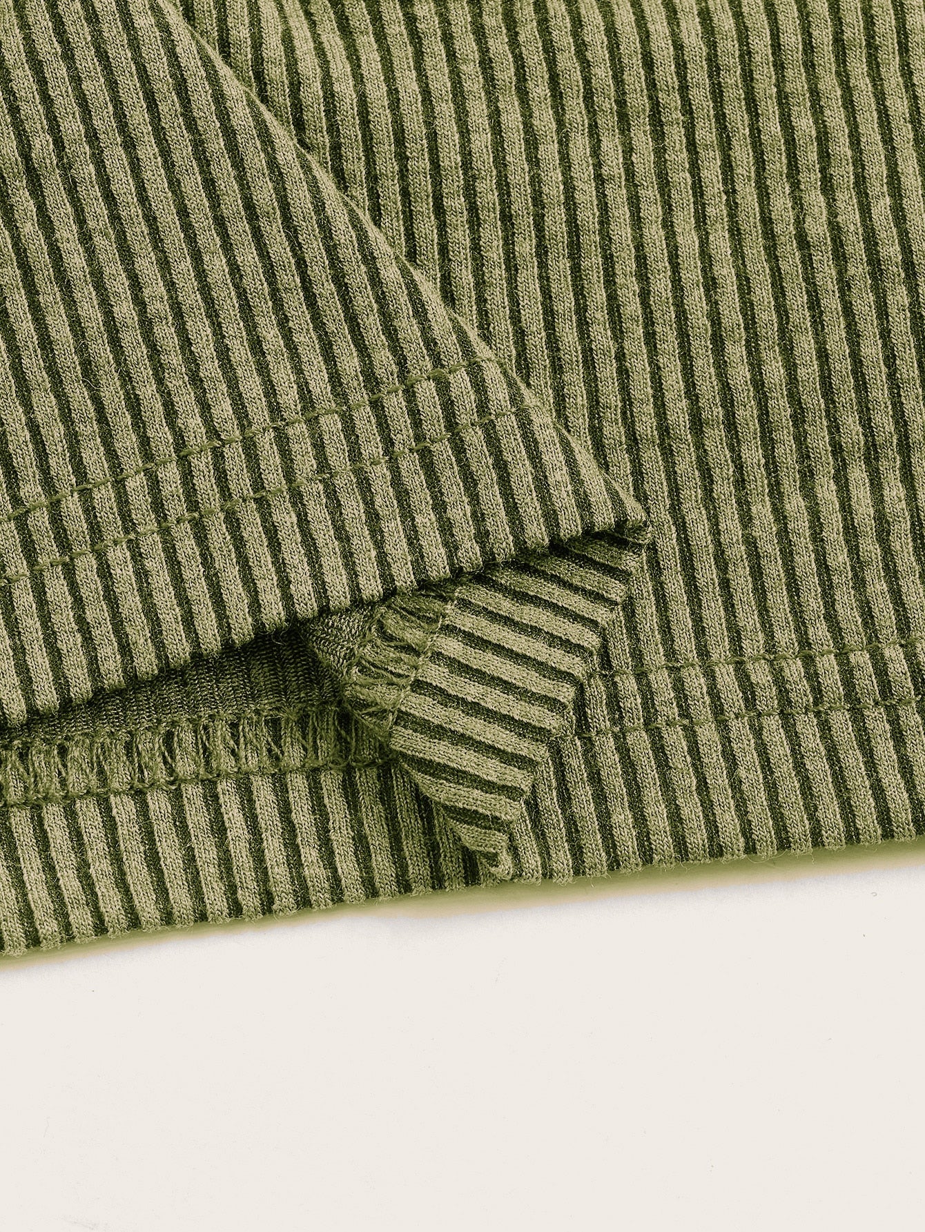 ICON Crop Cami Top mit Buchstabe Flicken Detail