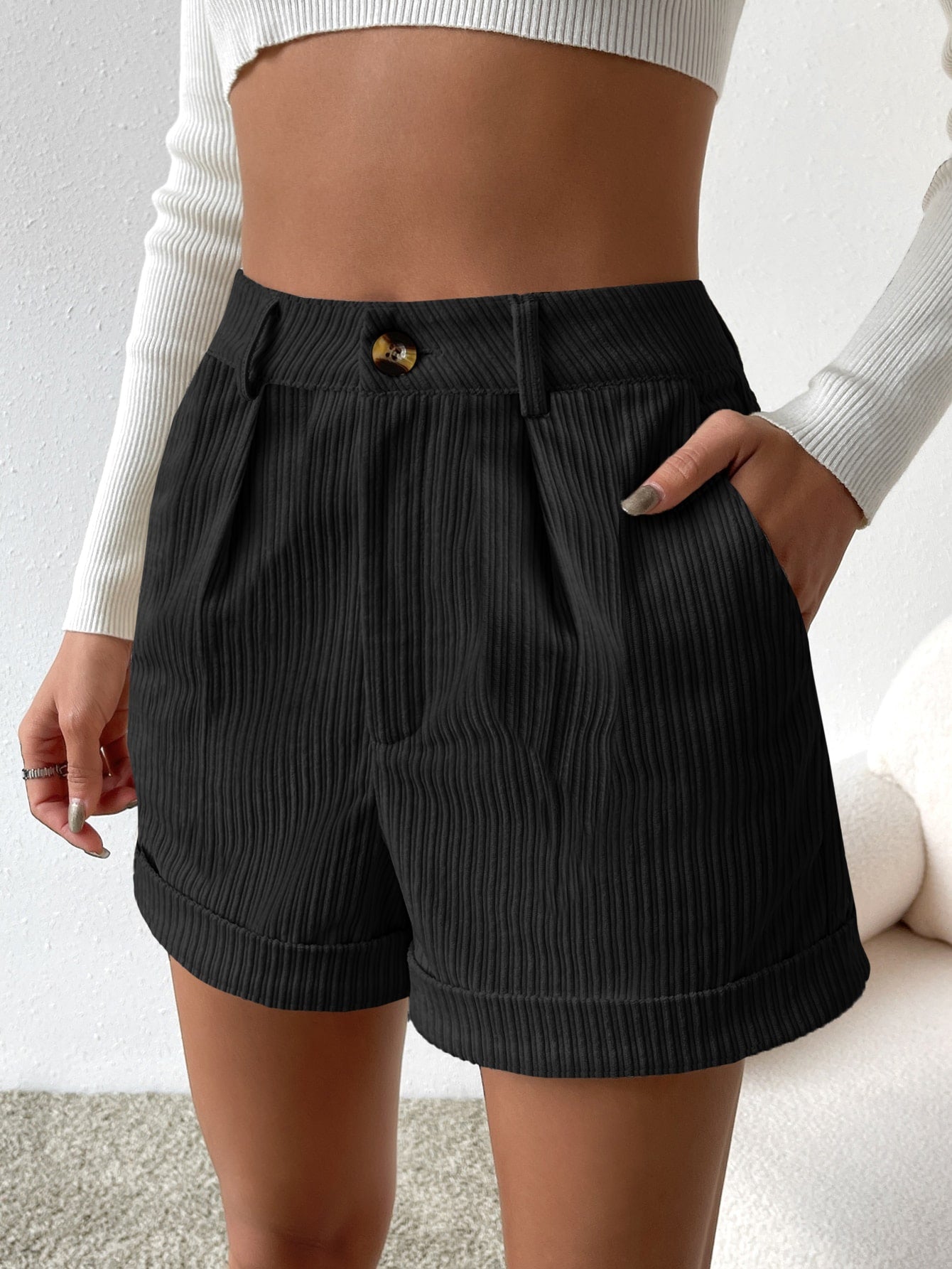 Unity Shorts mit schrägen Taschen, gerolltem Saum