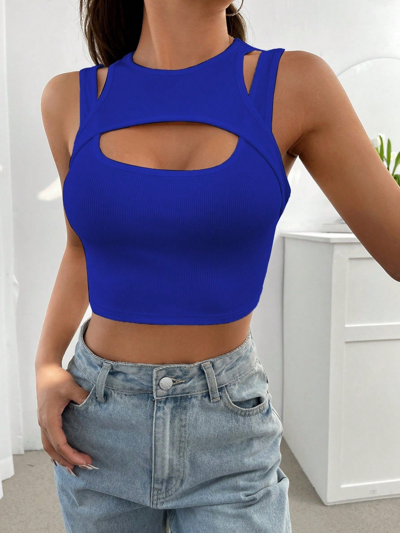 Crop Tank Top mit Ausschnitt vorne