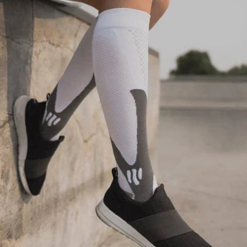 Hoch abgestufte Kompressionsstrümpfe