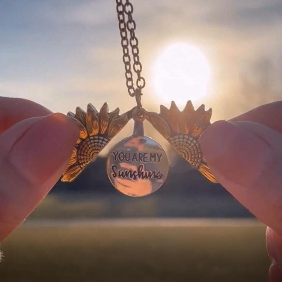 SunKissed™ | Boho-inspirierter Sonnenblumen-Anhänger für ein helles, fröhliches Herz (1+1 GRATIS)