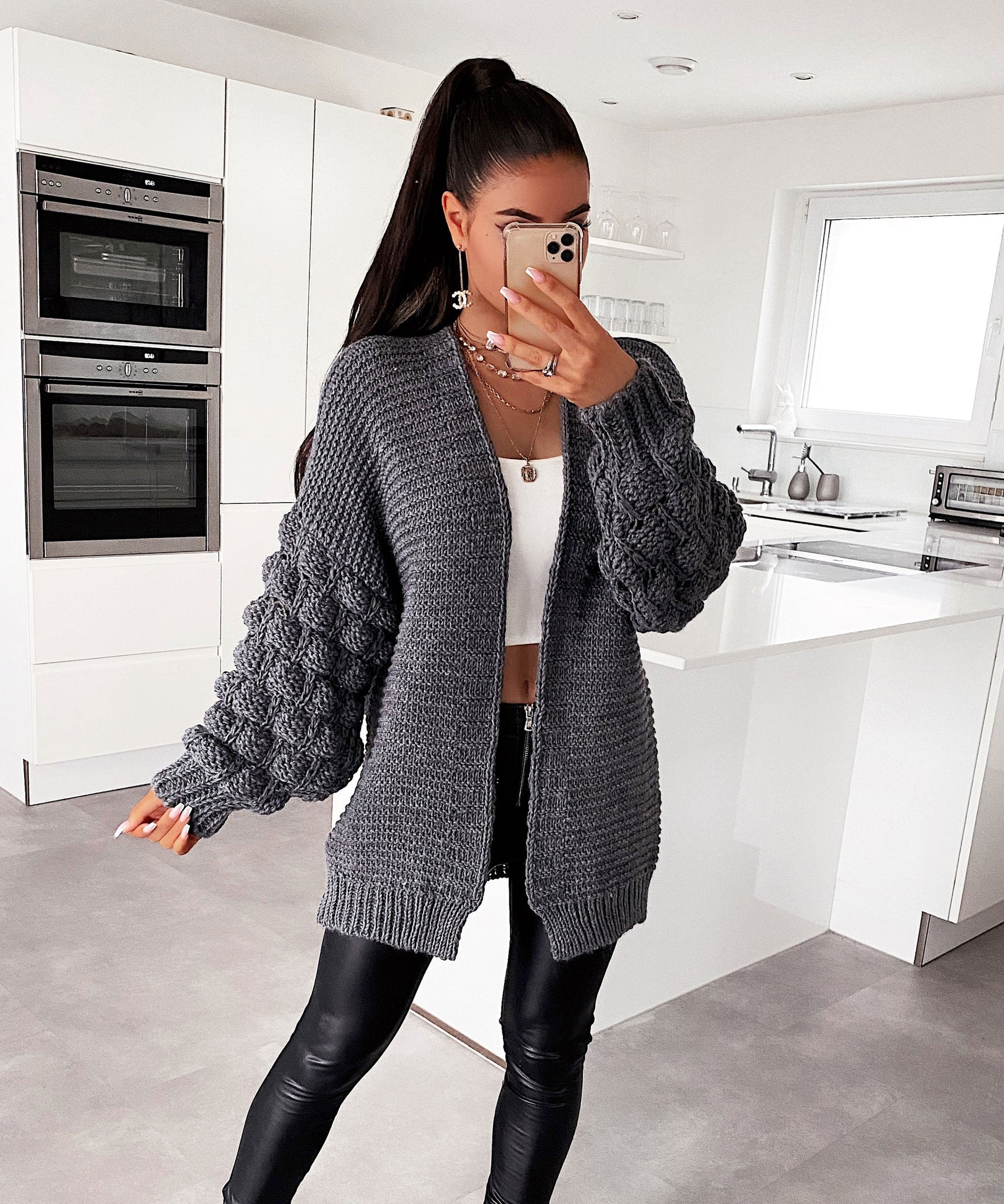 Strickjacke Cloudy Dunkelgrau kurz
