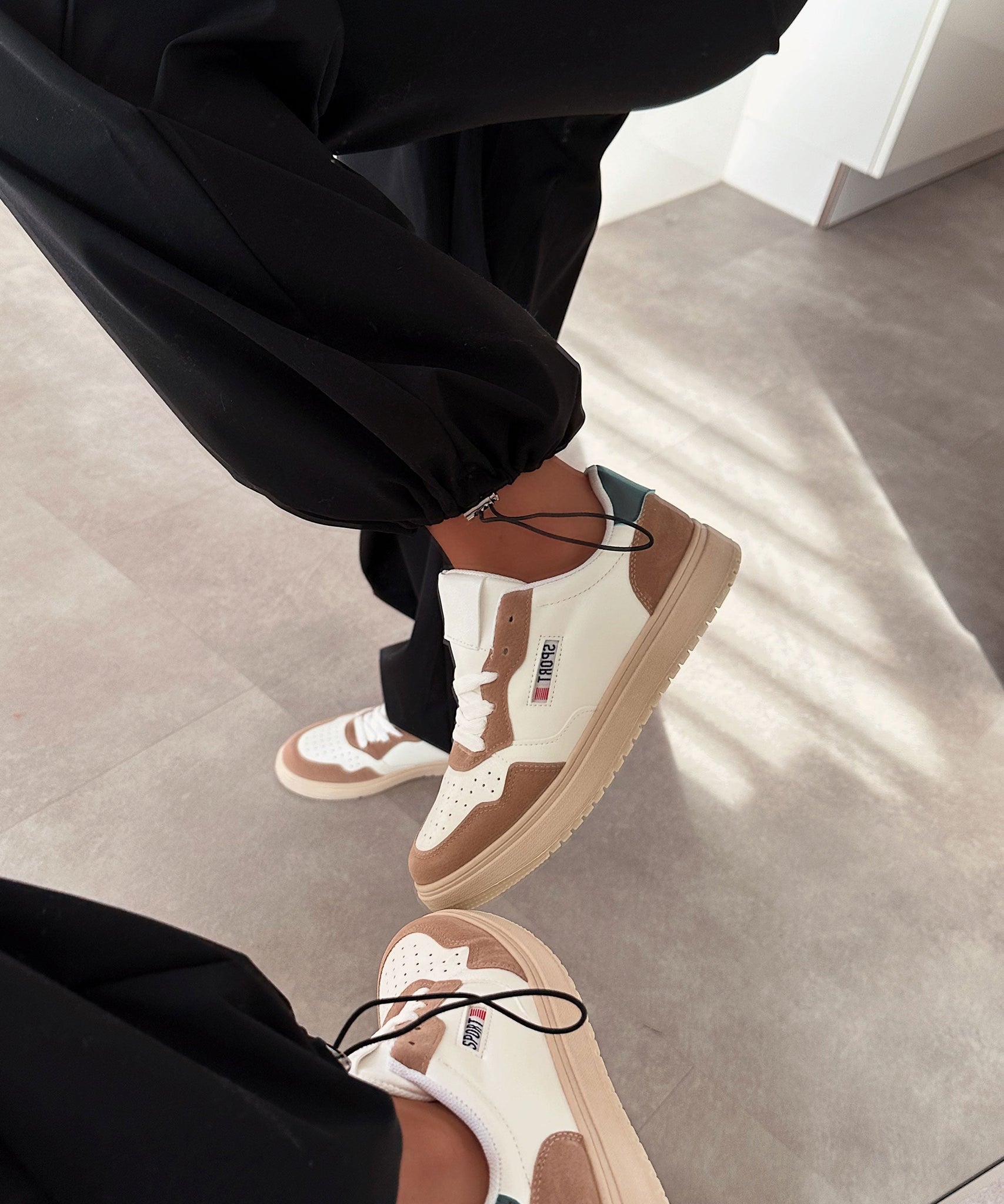 Parachute Hose Mila Schwarz